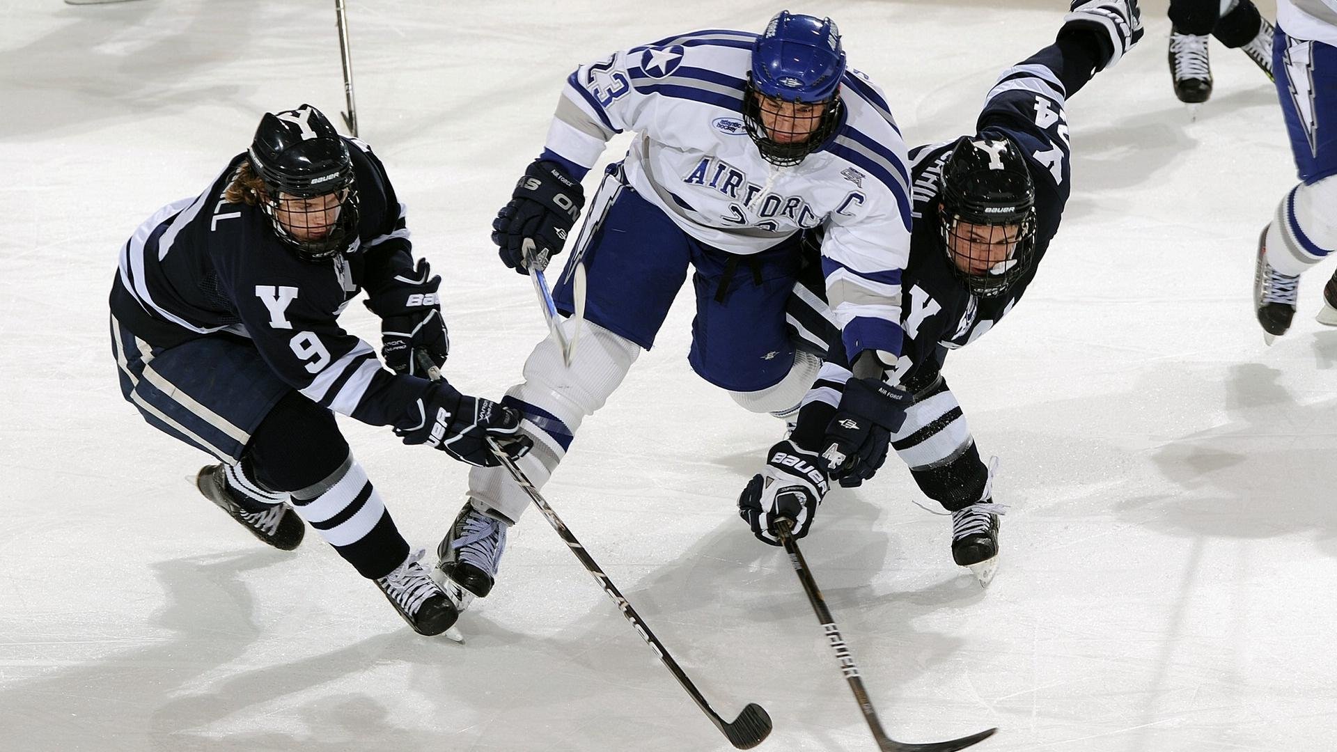 【规则影响】裁判判罚如何左右比赛走向？案例深度分析，裁判右手握左手啥意思